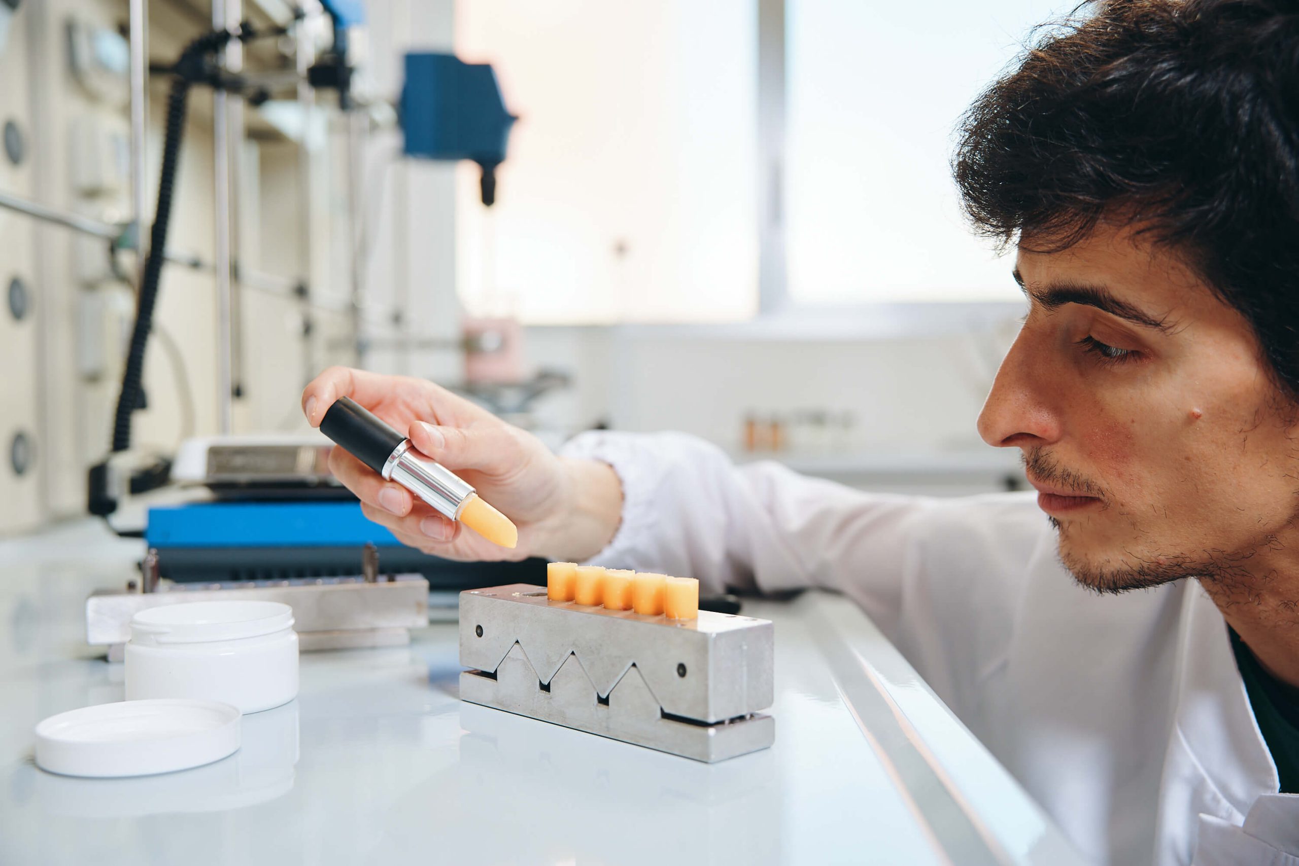 Test cosmetici con pipetta di precisione