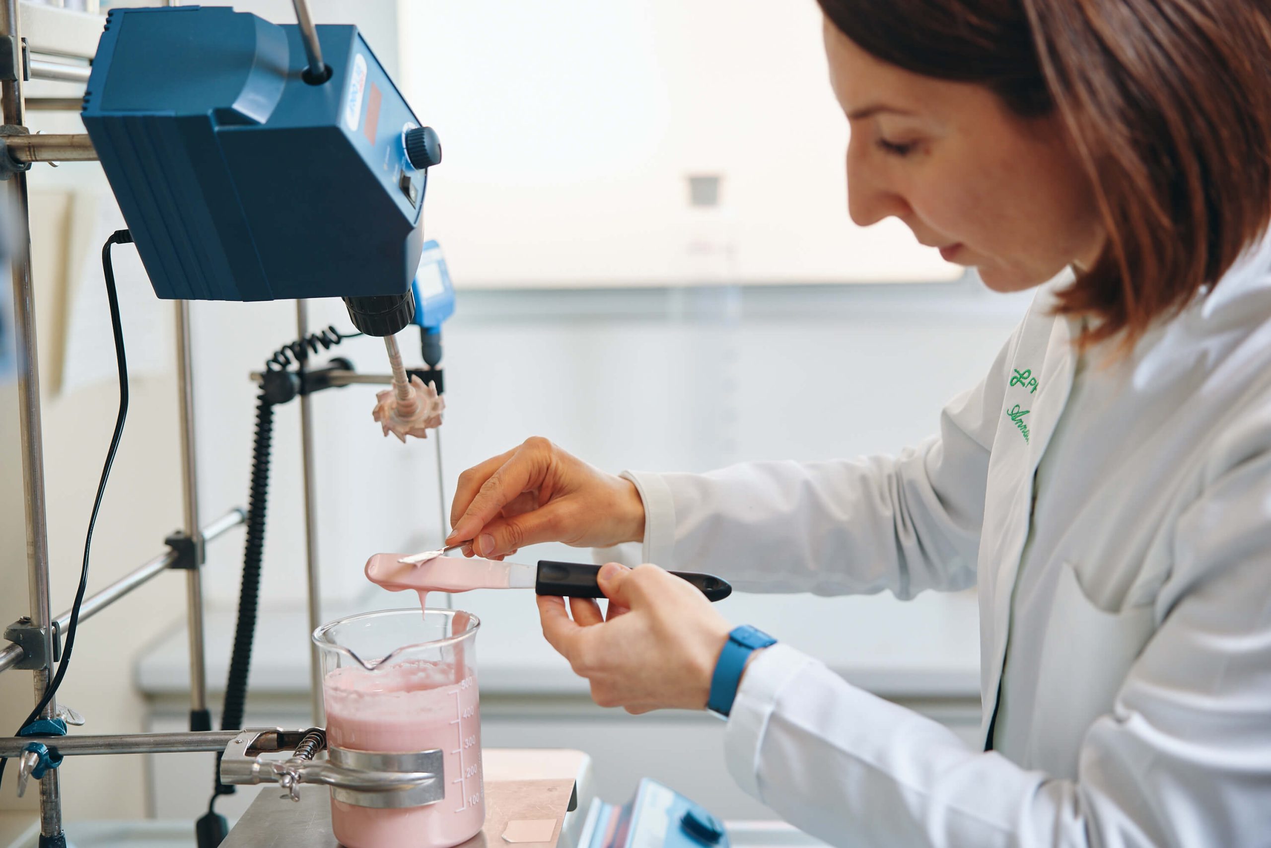 Miscelazione ingredienti per texture cosmetiche