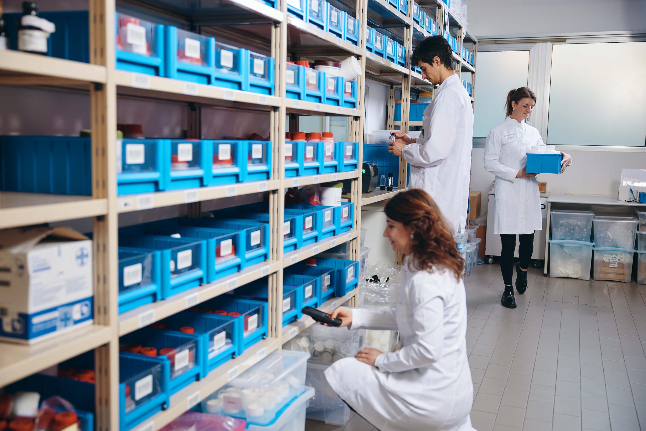 Campioni cosmetici catalogati in laboratorio